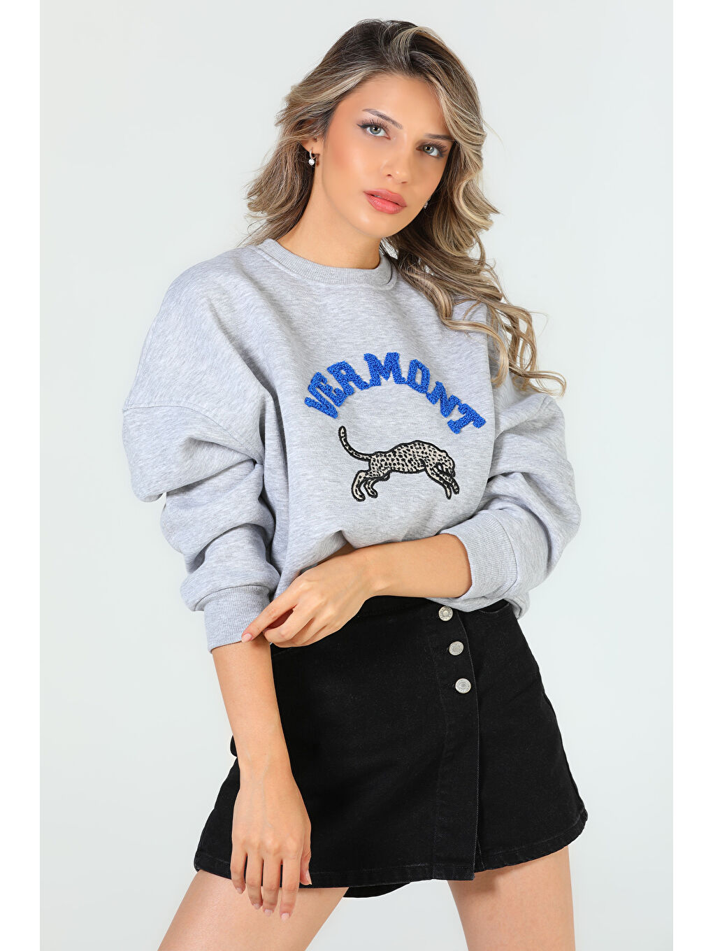 GÜLSELİ Gri Kadın Bisiklet Yaka Ön Baskılı Üç İplik Şardonlu Oversize Sweatshirt - 3