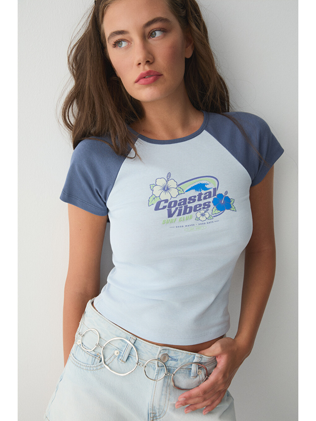 Surfer Kadın Yumuşak Ve Esnek Kumaşlı Kontrast Renkli Baskı Detaylı Mavi-lacivert T-shirt