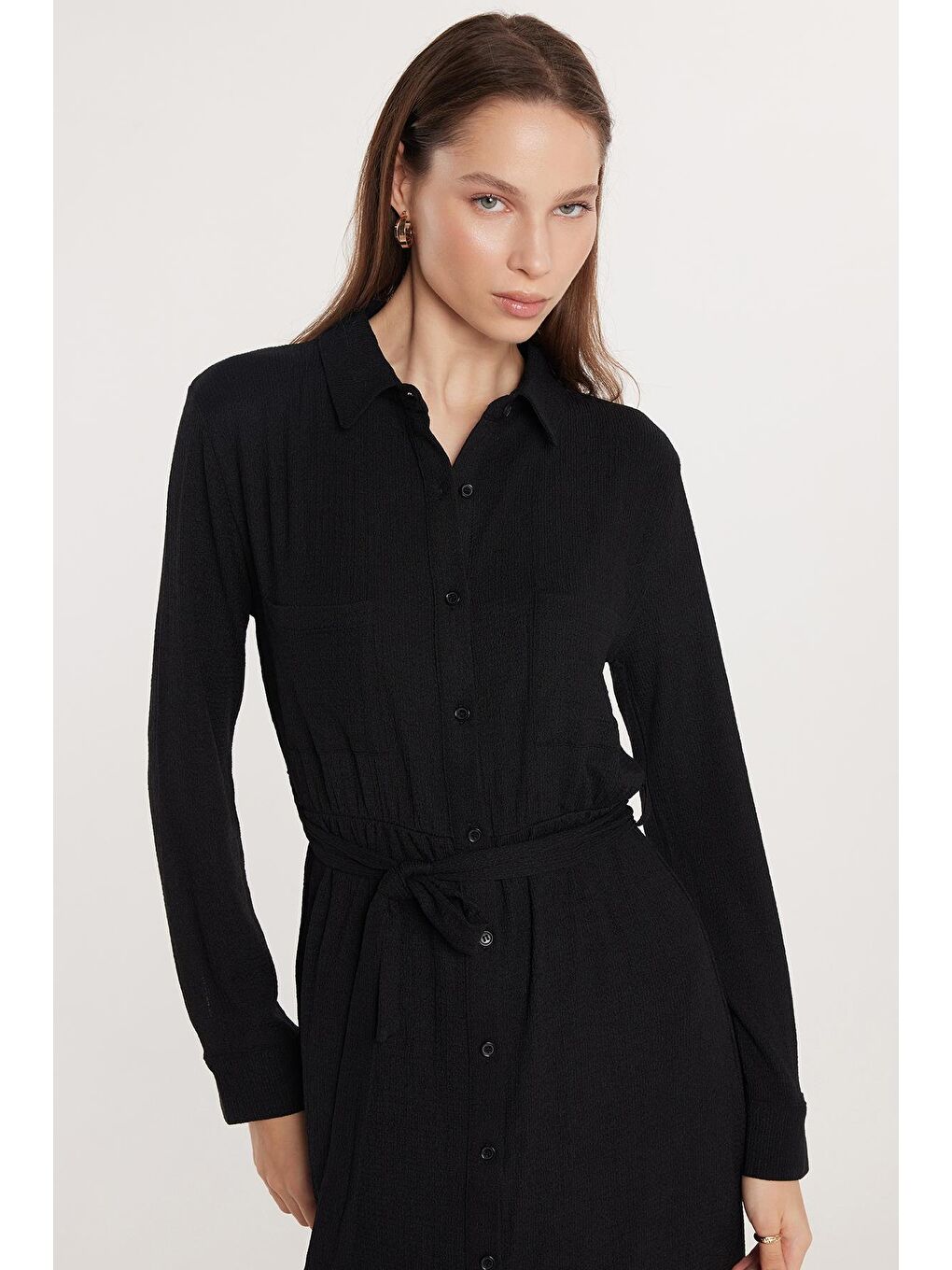 Kadın Regular Fit Uzun Kollu Bağlamalı Klasik Yaka Cepli Uzun Siyah Elbise-1