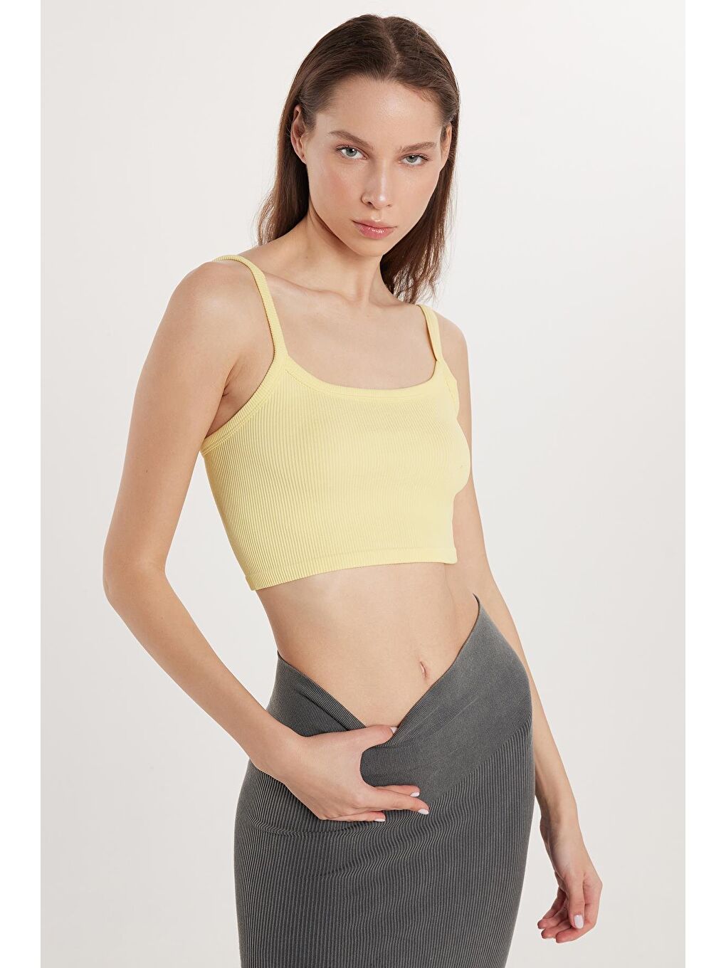 Kadın Slim Fit Kare Yaka Düz Basic Sarı Crop Atlet-3