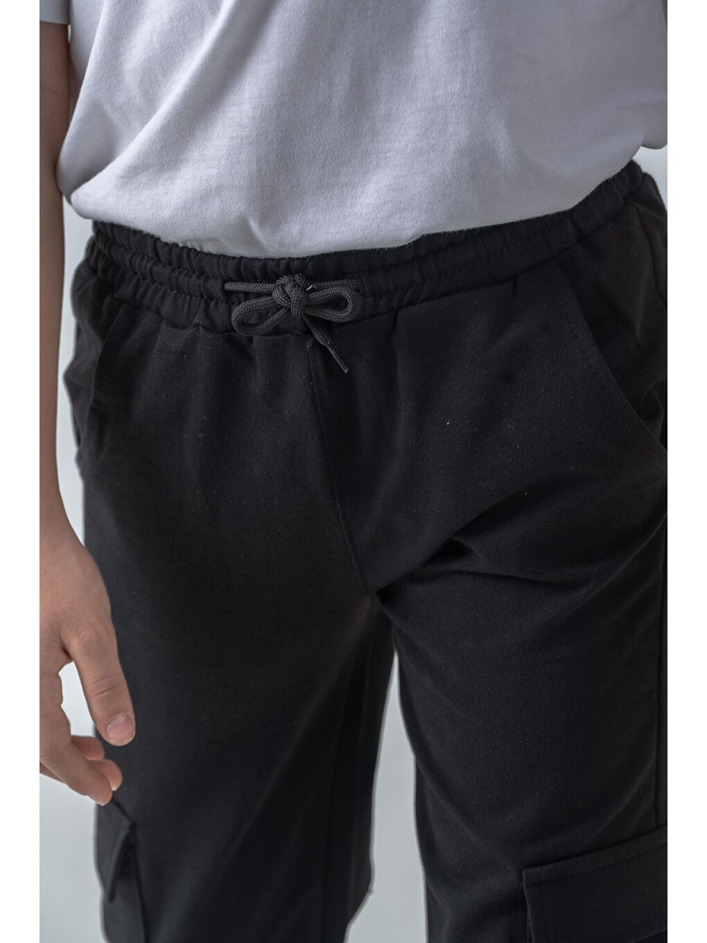 Siyah Çift Kargo Cepli Sağ Cep Baskılı Çift Bacak Biyeli Erkek Çocuk Eşofman Altı-3