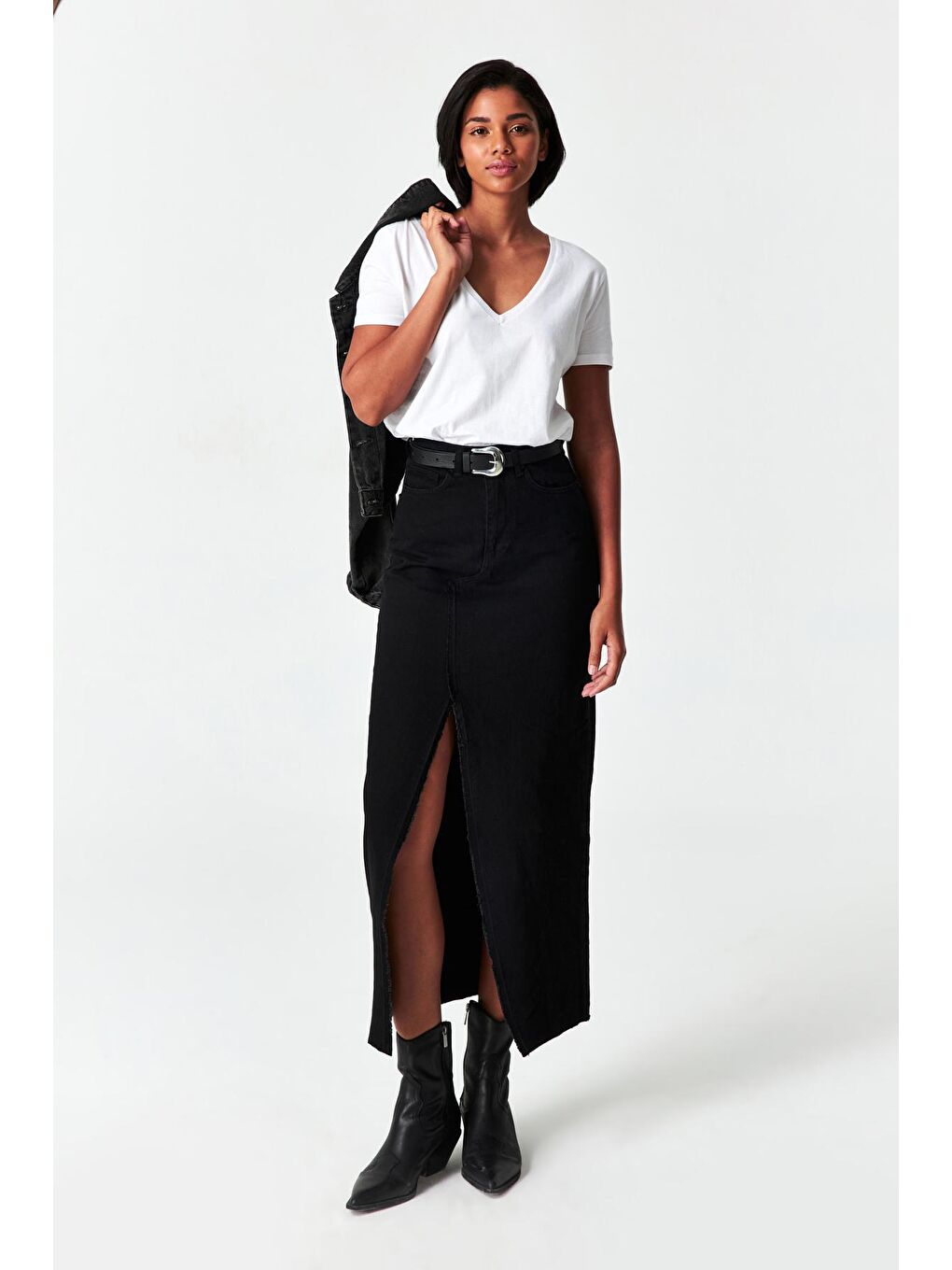 Kadın Siyah Black Od Renk Yırtmaç Detaylı Maxi Boy Denim Etek-2