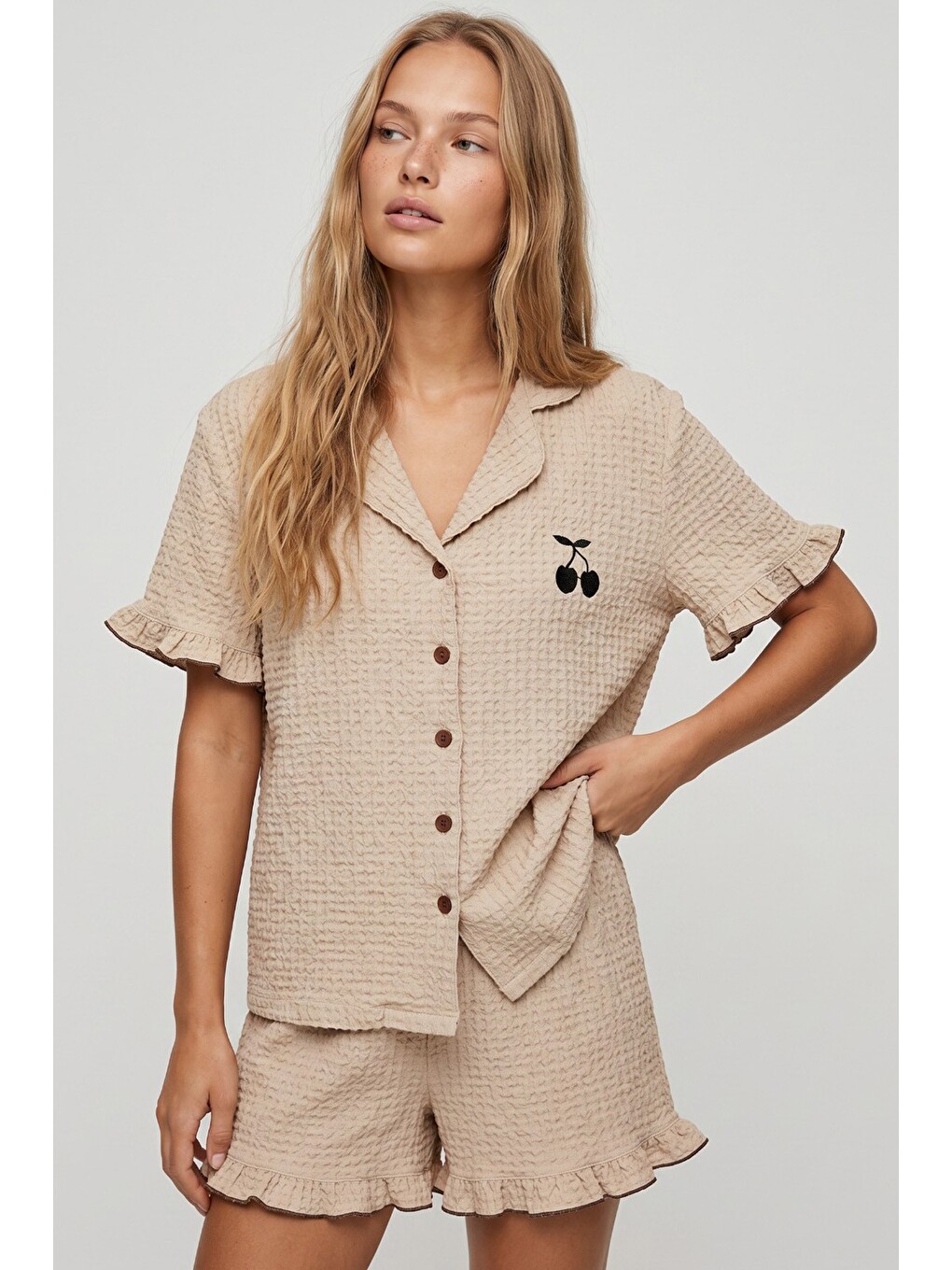 Bej Nakışlı Bürümcük-krınkıl Kısa Kollu Düğmeli Şortlu Pijama Takım 8058