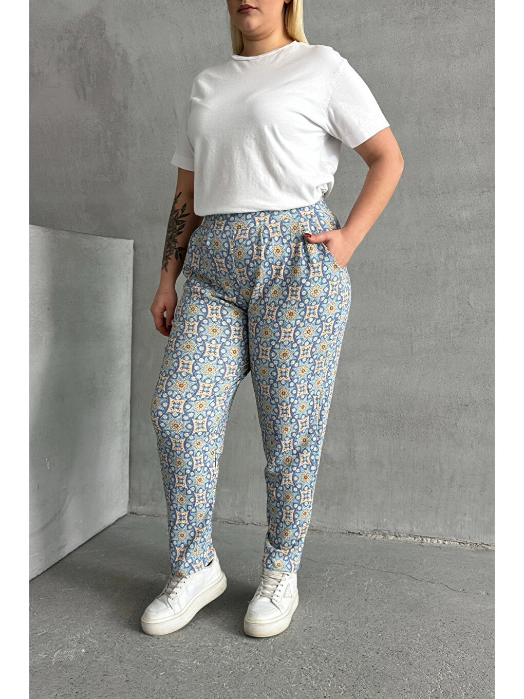 Mavi Büyük Beden Beli ve Paçası Lastikli Desenli Cepli Pantolon 303490-3