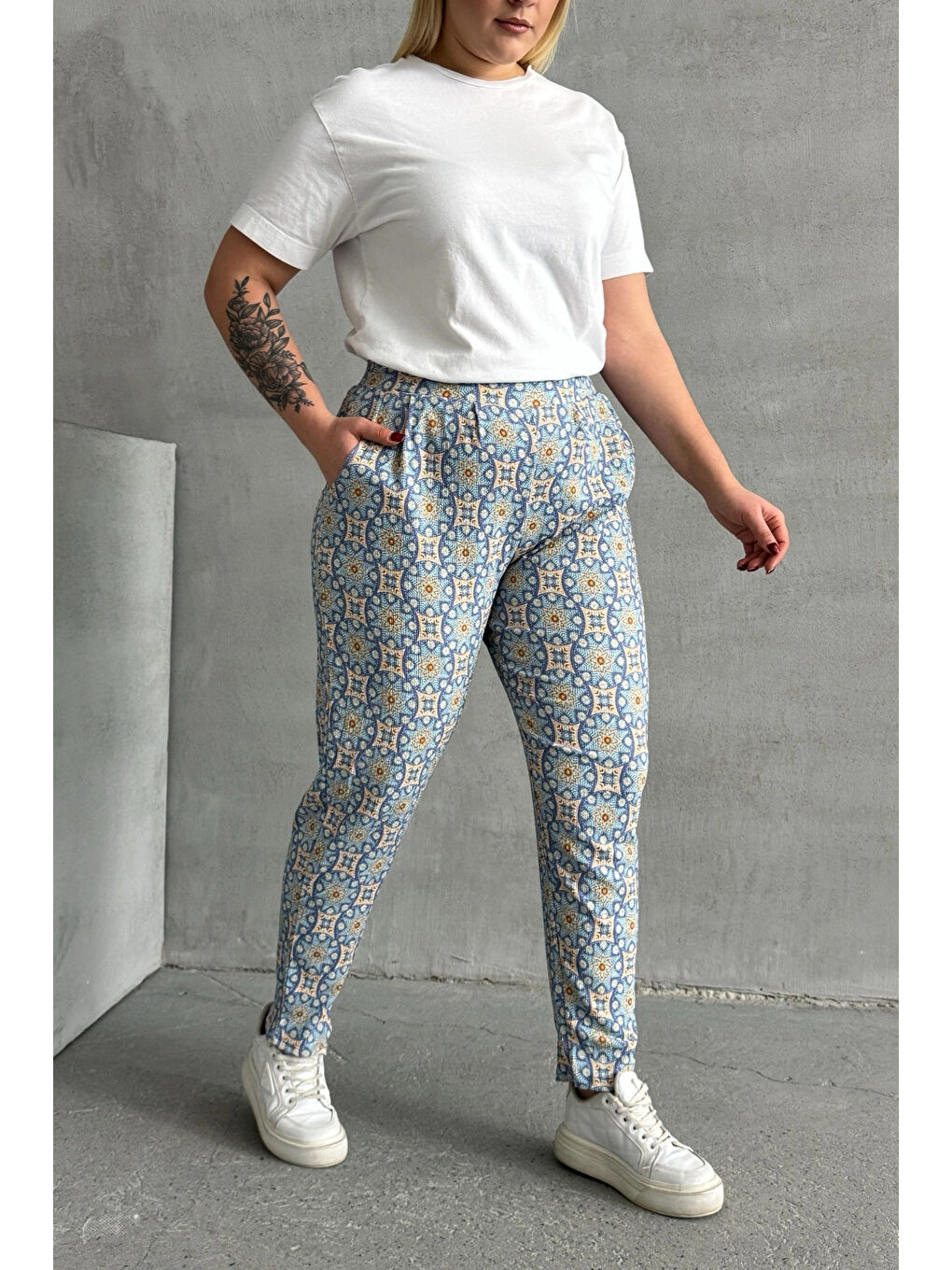 Mavi Büyük Beden Beli ve Paçası Lastikli Desenli Cepli Pantolon 303490-4