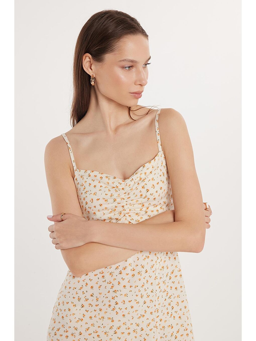 Karışık Kadın Slim Fit Dar Kesim İnce Askılı V Yaka Baskılı Viskon Ekru Elbise-1