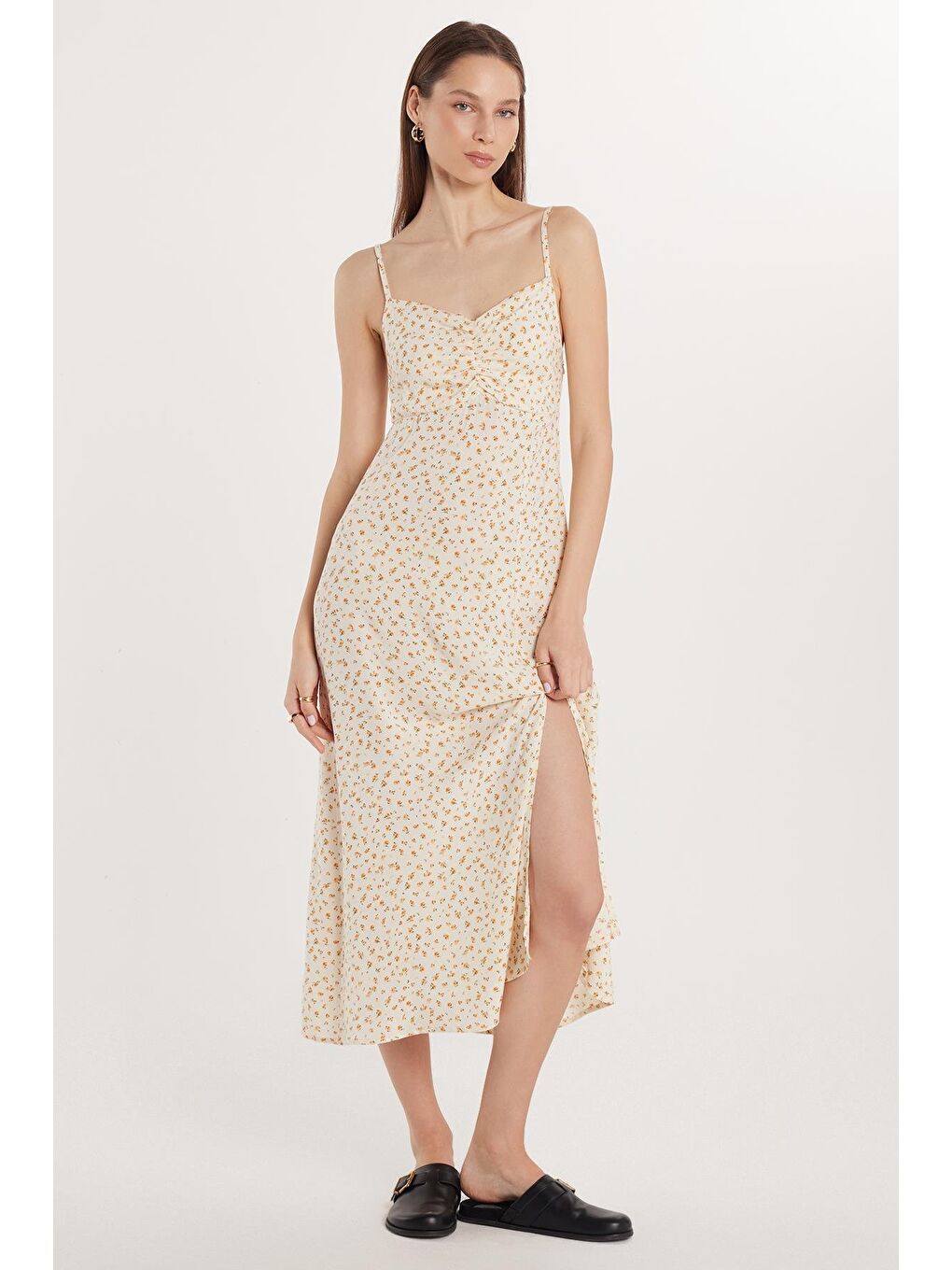 Karışık Kadın Slim Fit Dar Kesim İnce Askılı V Yaka Baskılı Viskon Ekru Elbise-3