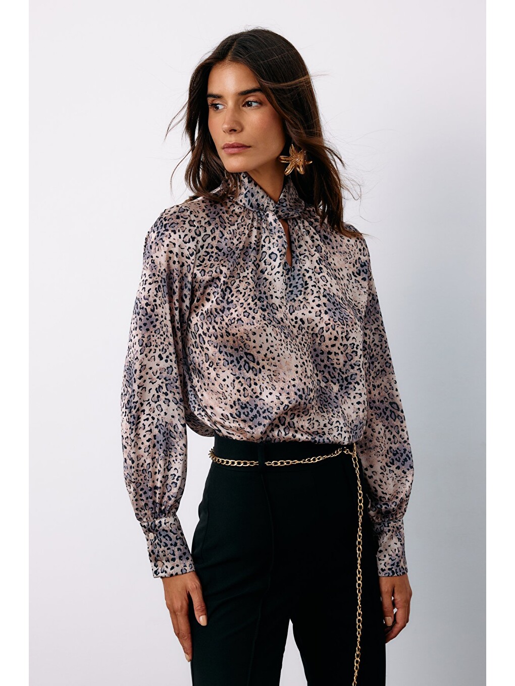 Detaylı Yaka Leopar Desenli Bluz - Gri
