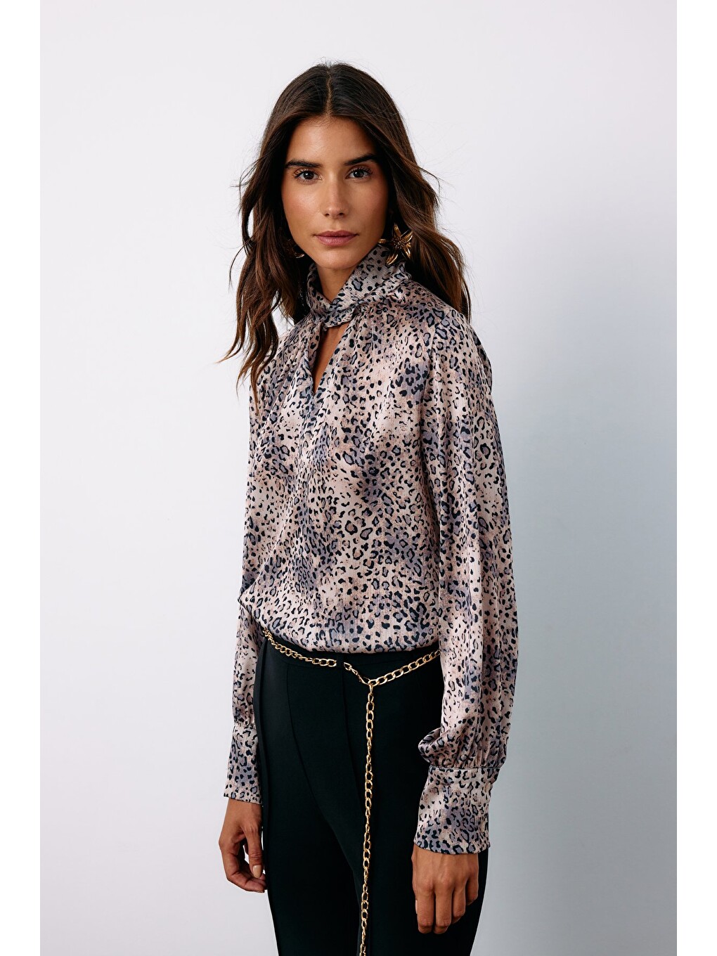 Detaylı Yaka Leopar Desenli Bluz - Gri-3