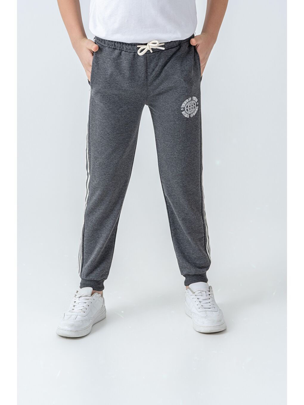 Antrasit Yanlar Şeritli World Wide Baskılı Erkek Çocuk Eşofman Altı-1