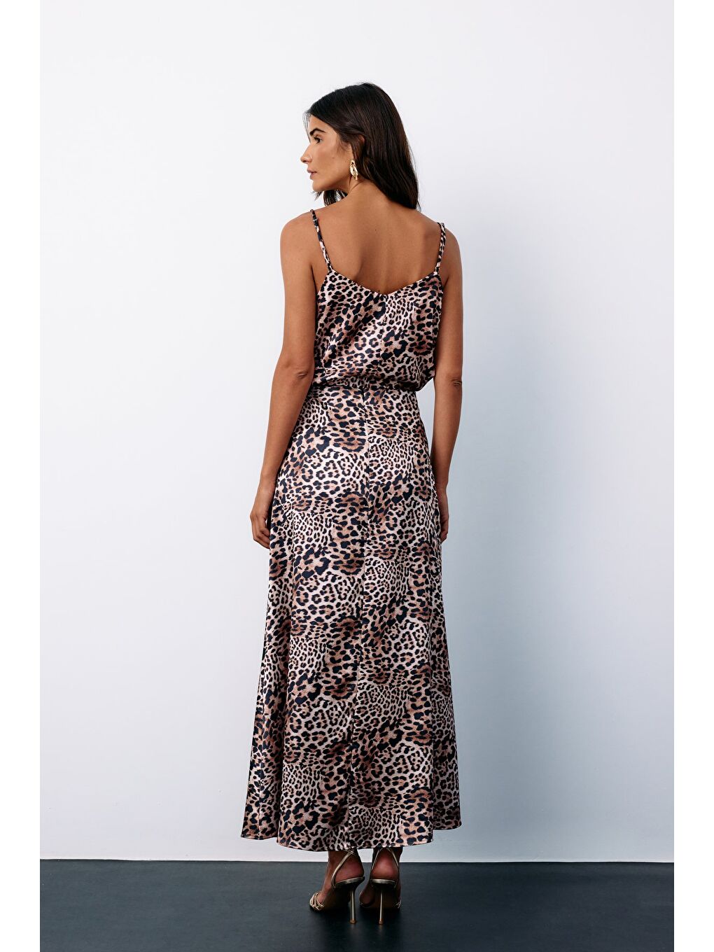 Bej Askılı Leopar Desenli Saten Bluz - Vizon-6