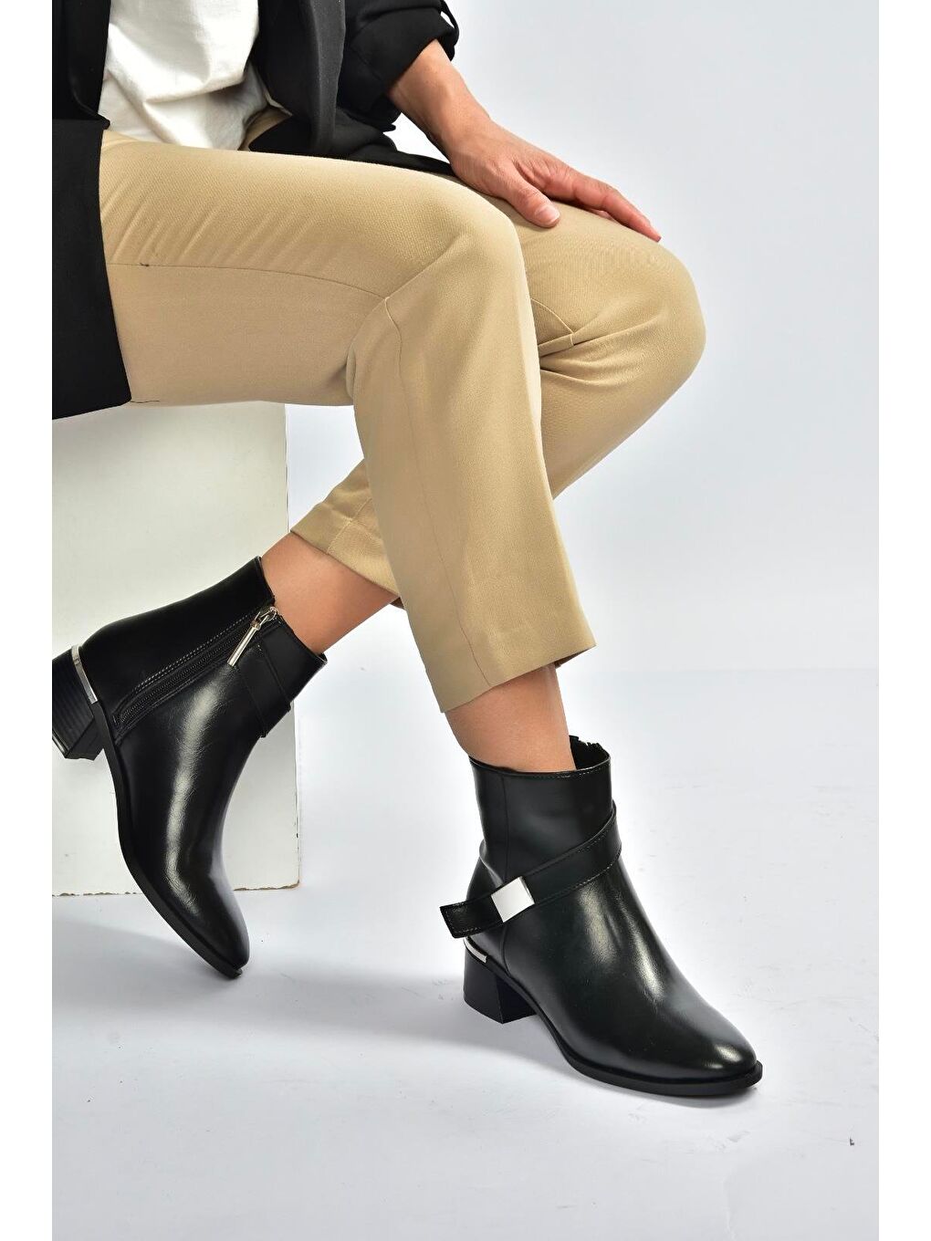 Siyah Kadın Bot V518047009-4