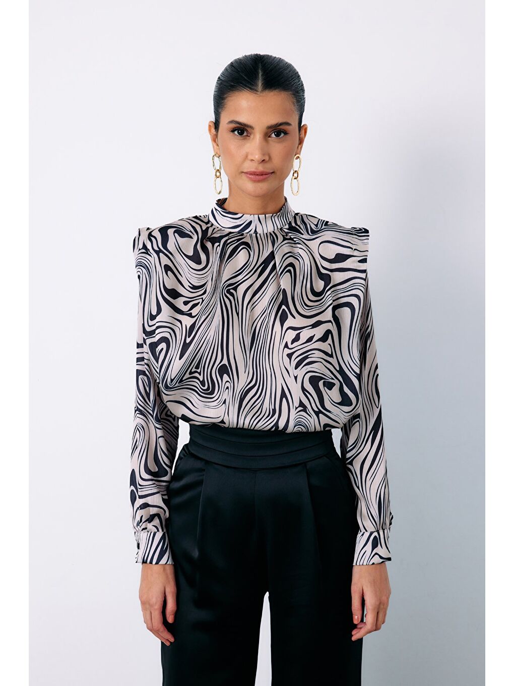 Vatkalı Desenli Bluz - Siyah-2