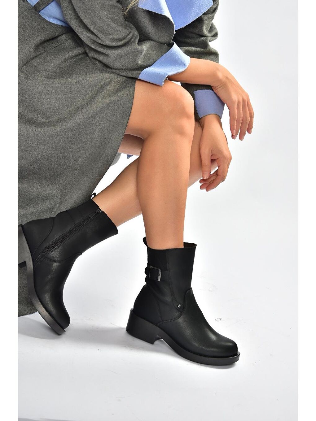 Siyah Kadın Bot V674121309-2