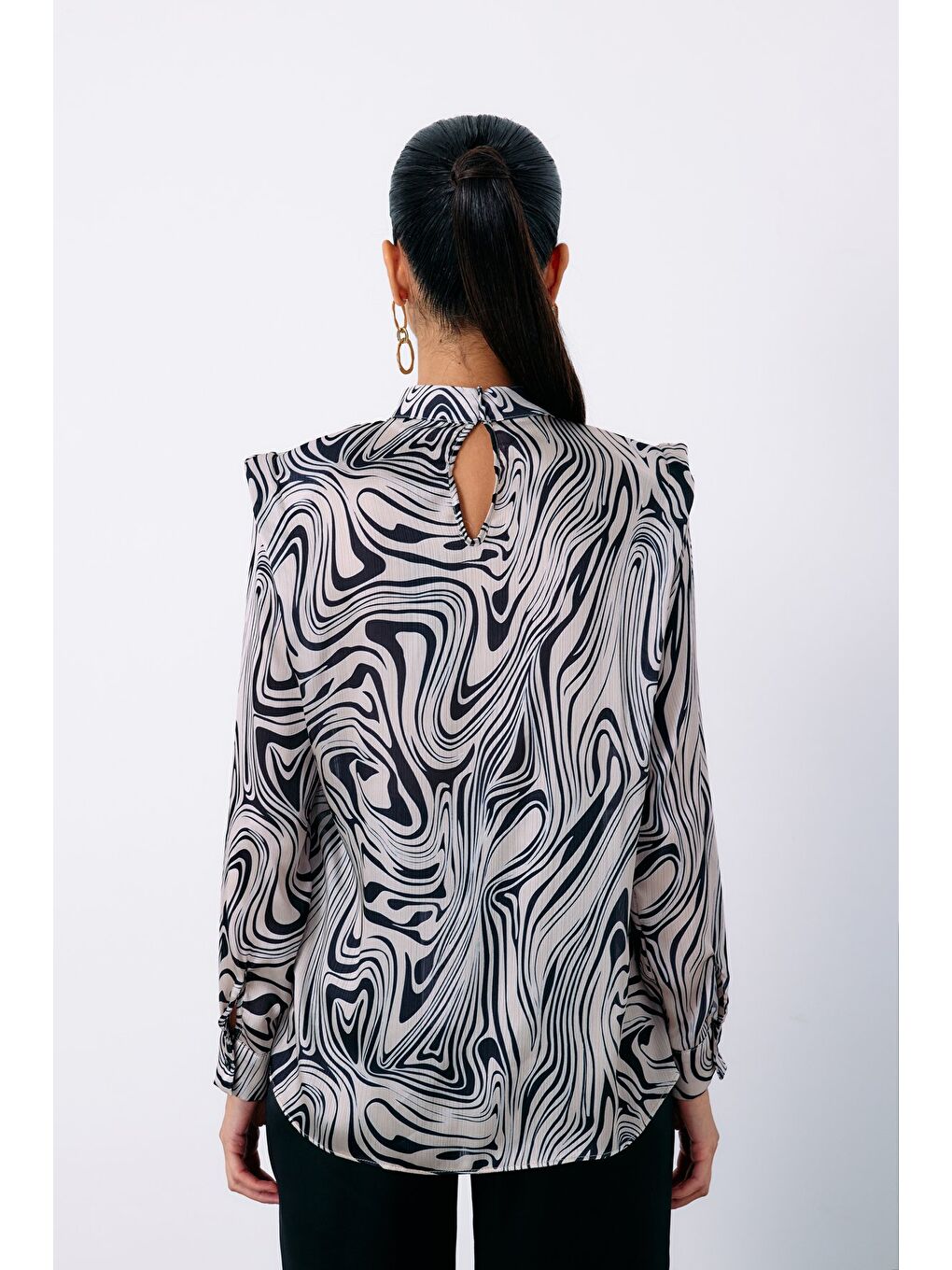 Vatkalı Desenli Bluz - Siyah-5