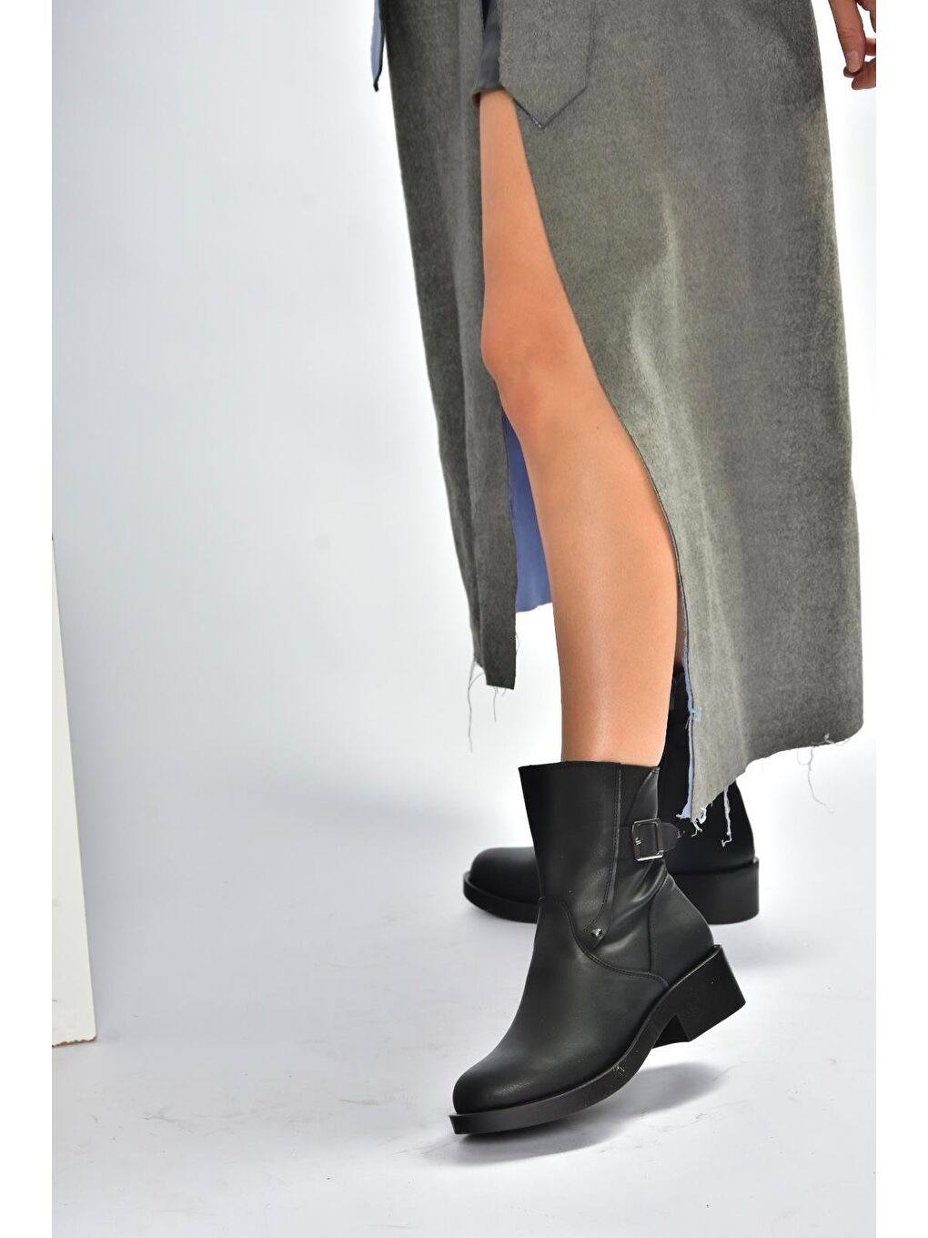 Siyah Kadın Bot V674121309-4