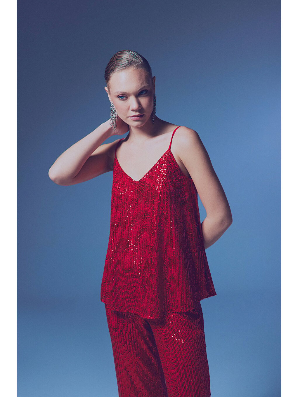 Payet Detaylı Askılı Bluz - Kırmızı-1