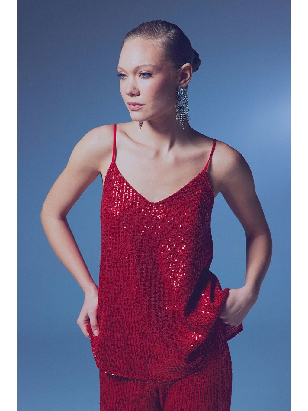 Payet Detaylı Askılı Bluz - Kırmızı-2