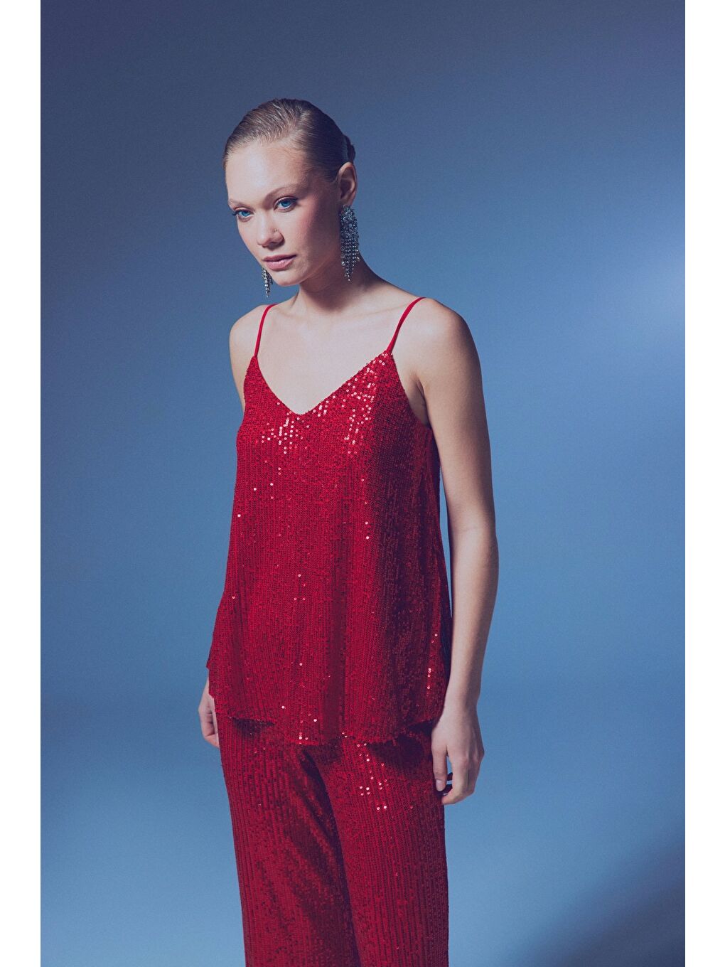 Payet Detaylı Askılı Bluz - Kırmızı-3