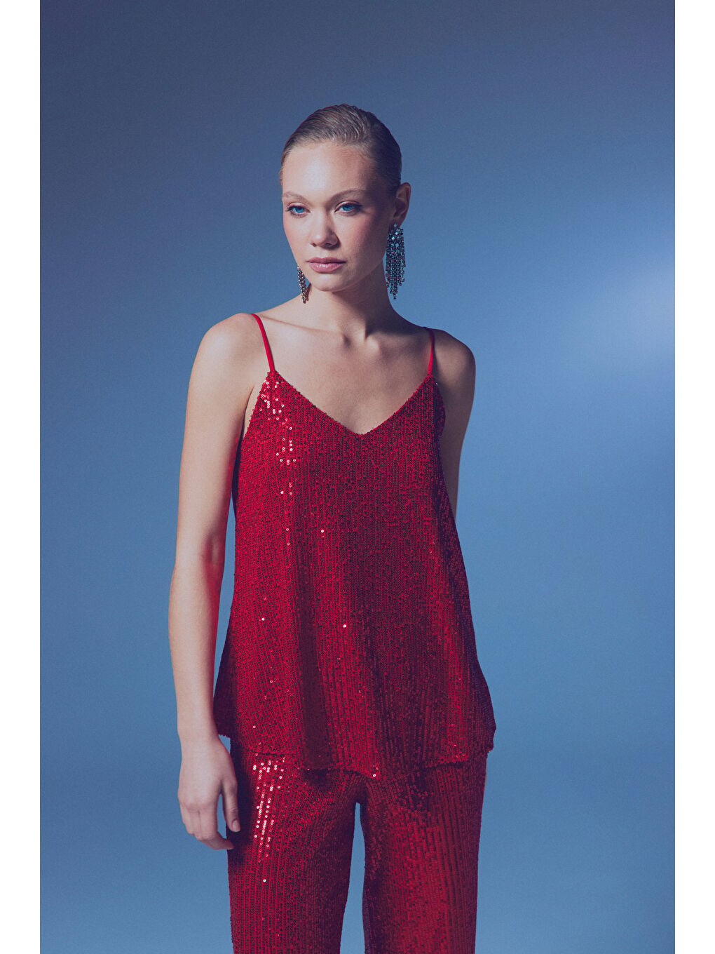 Payet Detaylı Askılı Bluz - Kırmızı-4