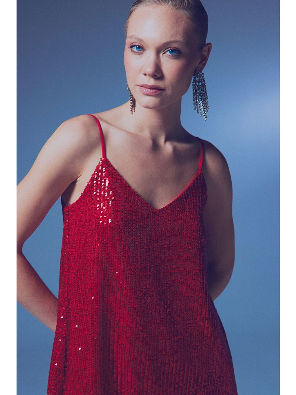 Payet Detaylı Askılı Bluz - Kırmızı-6