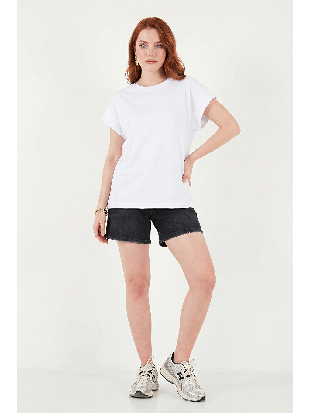 Beyaz Pamuklu Rahat Kalıp Bisiklet Yaka Kadın T Shirt 5866955-2
