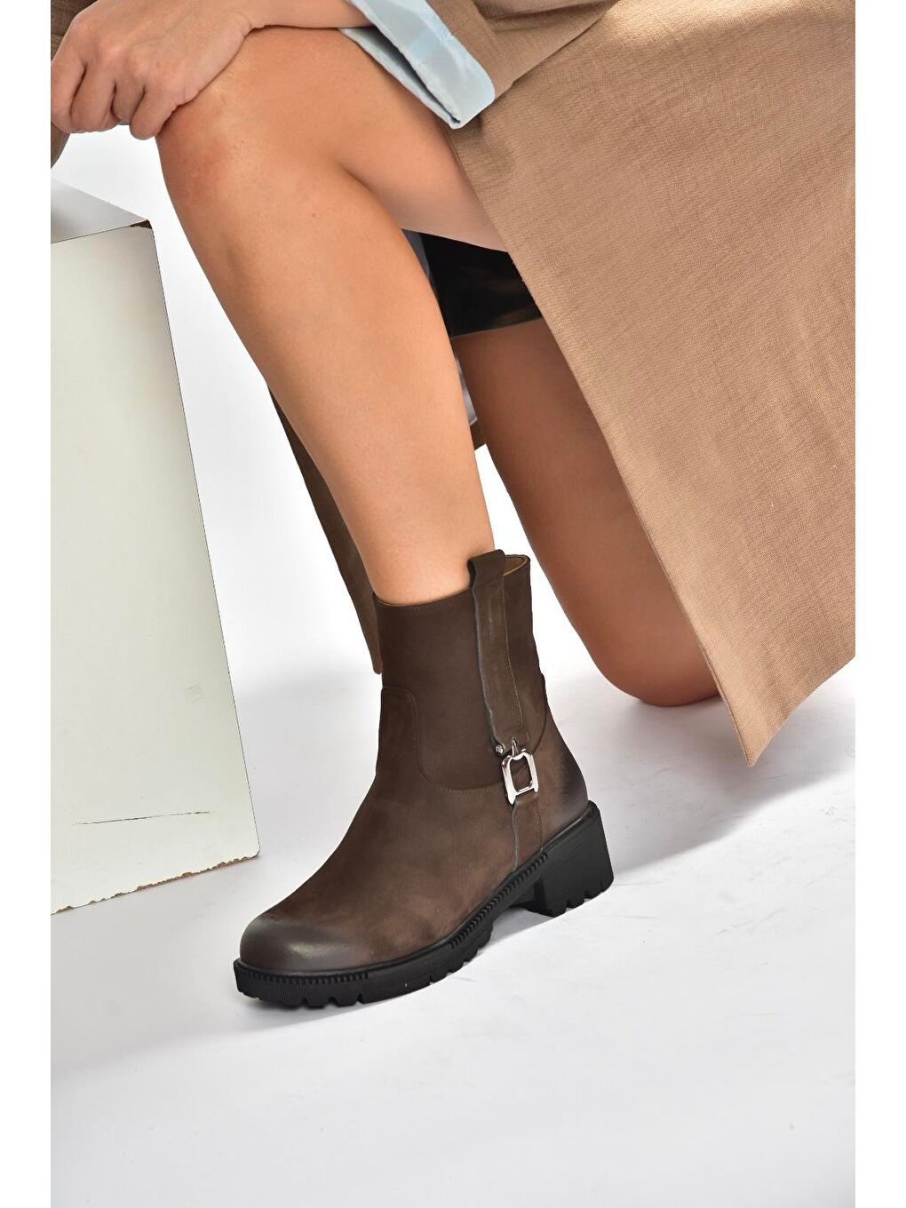 Kahverengi Kadın Bot V654070401-1