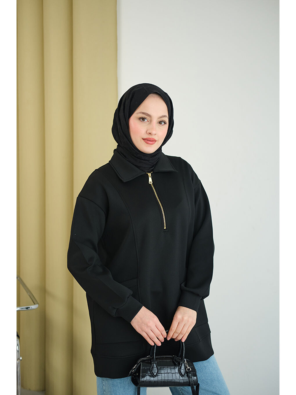 Kadın Cep Ve Yaka Detay Yarım Fermuarlı Sweat Siyah-1