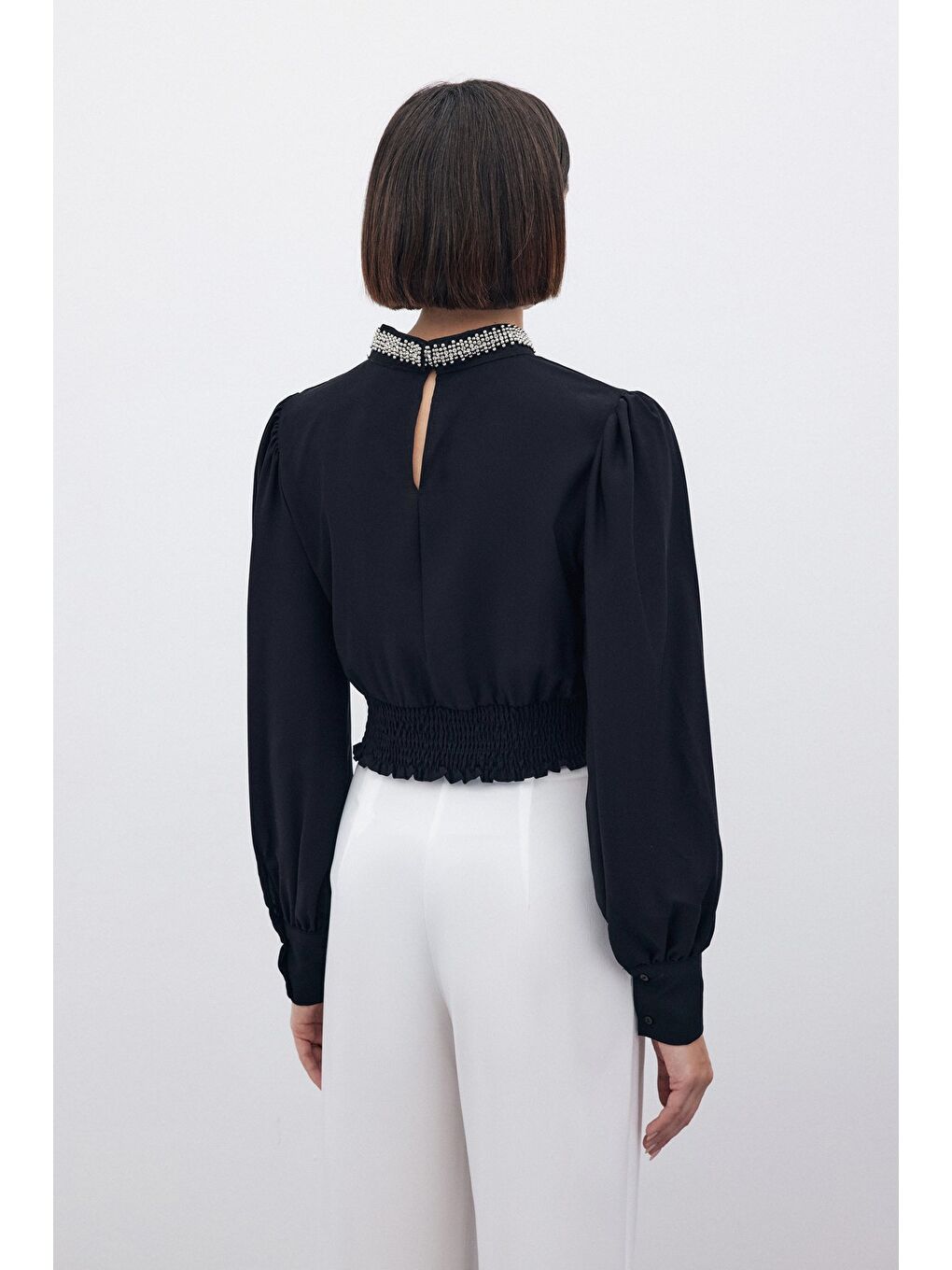 Yaka Aksesuarlı Bluz - Siyah-7