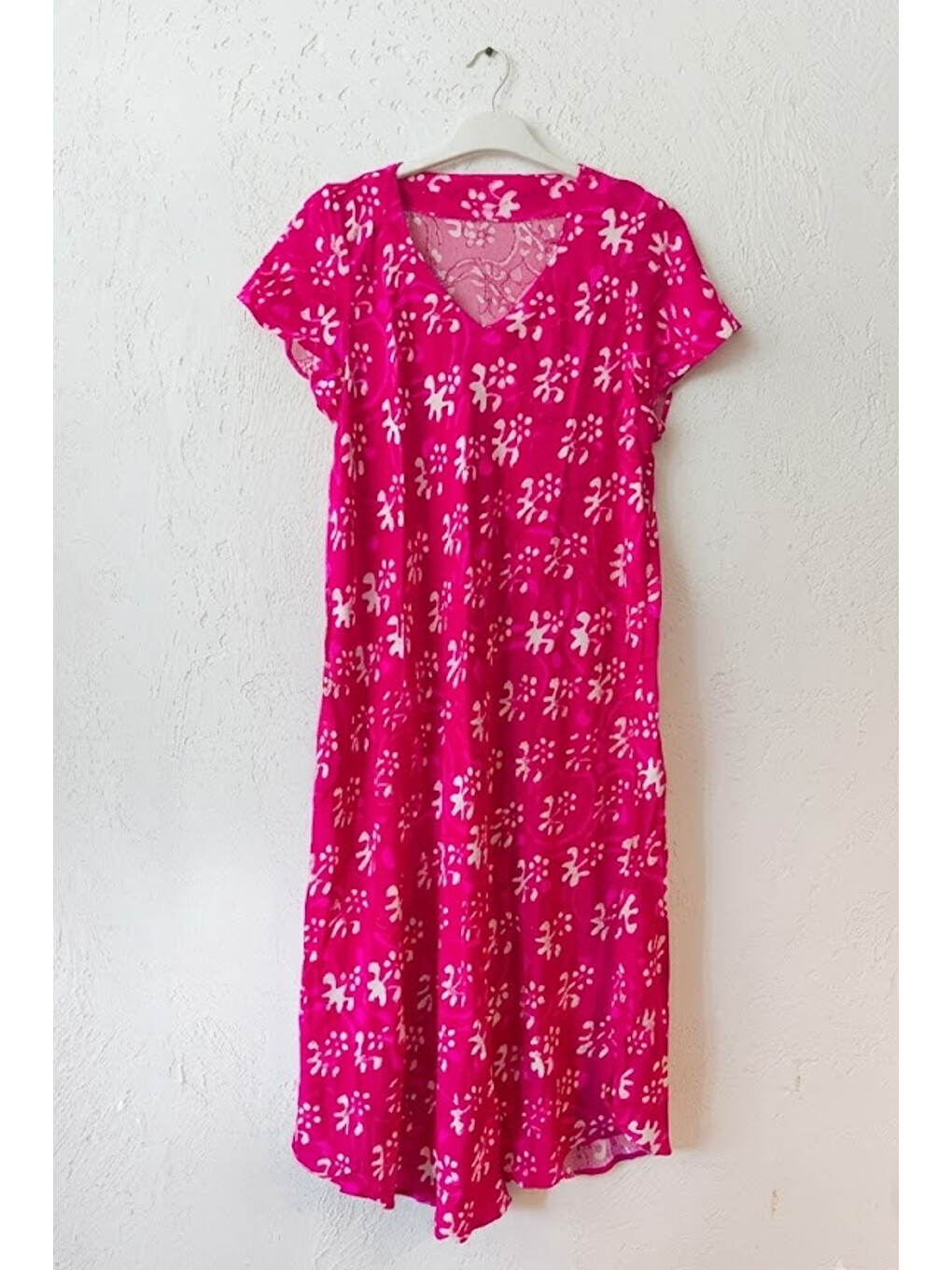 Pembe V Yaka Kısa Kol Desenli Casual Viskon Dokuma Elbise 113 64-1