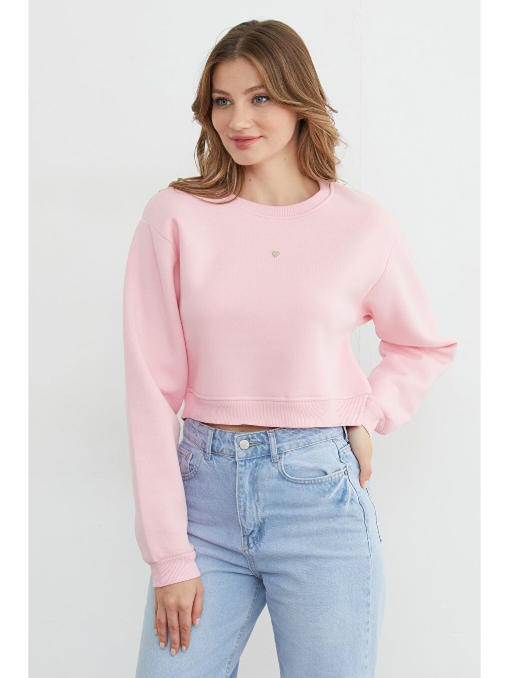 Pembe 3 İplik Kalp Aksesuarlı Crop Sweatshirt
