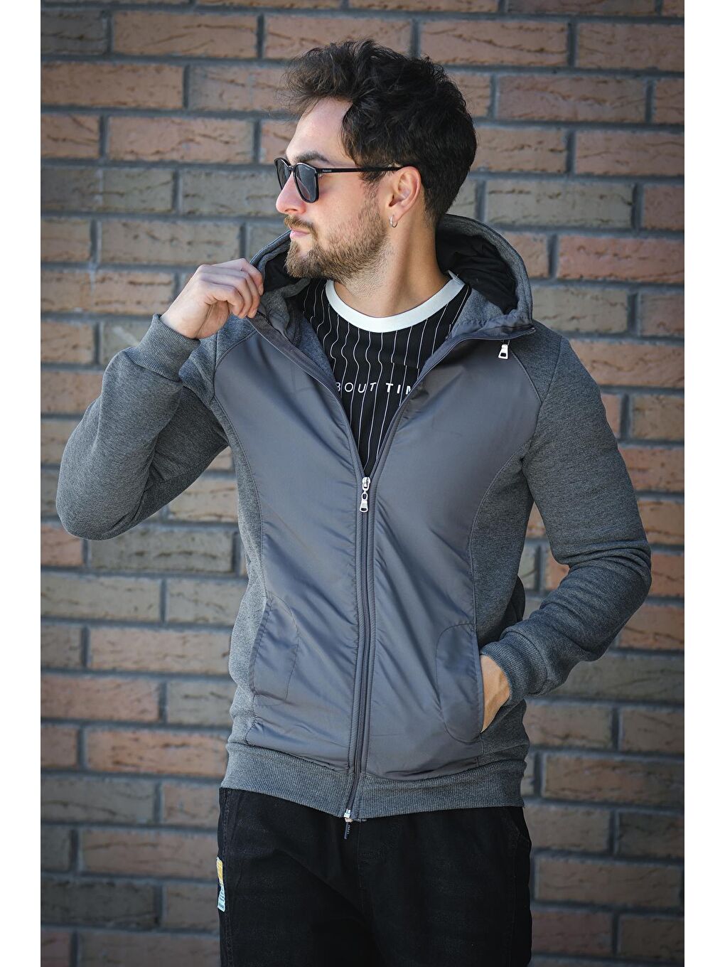 Gri Fokt Üç İp Şardonlu Parça Detaylı Gizli Kapüşonlu Erkek Sweatshirt