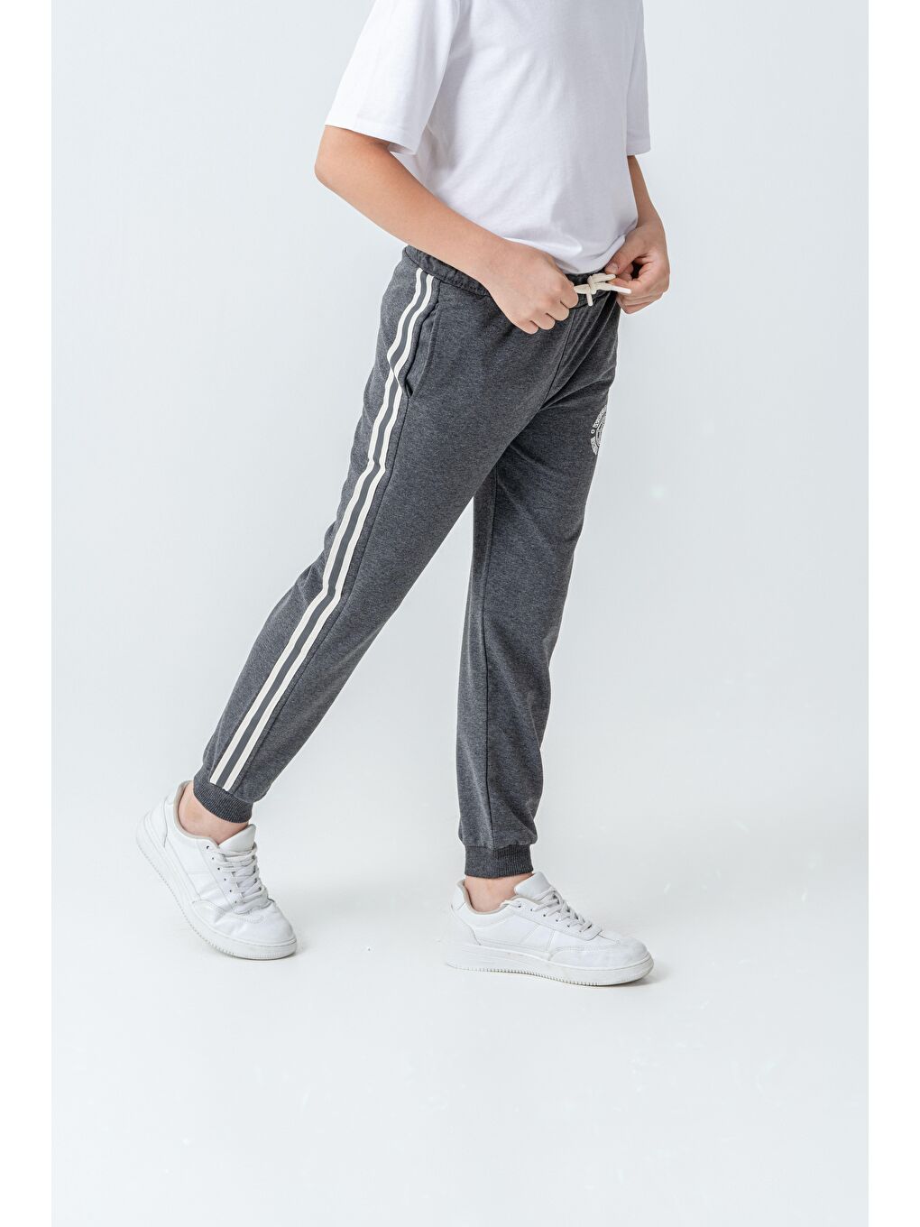 Antrasit Yanlar Şeritli World Wide Baskılı Erkek Çocuk Eşofman Altı-2