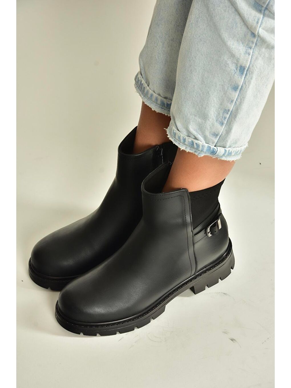 Siyah Kadın Bot V674420409-4