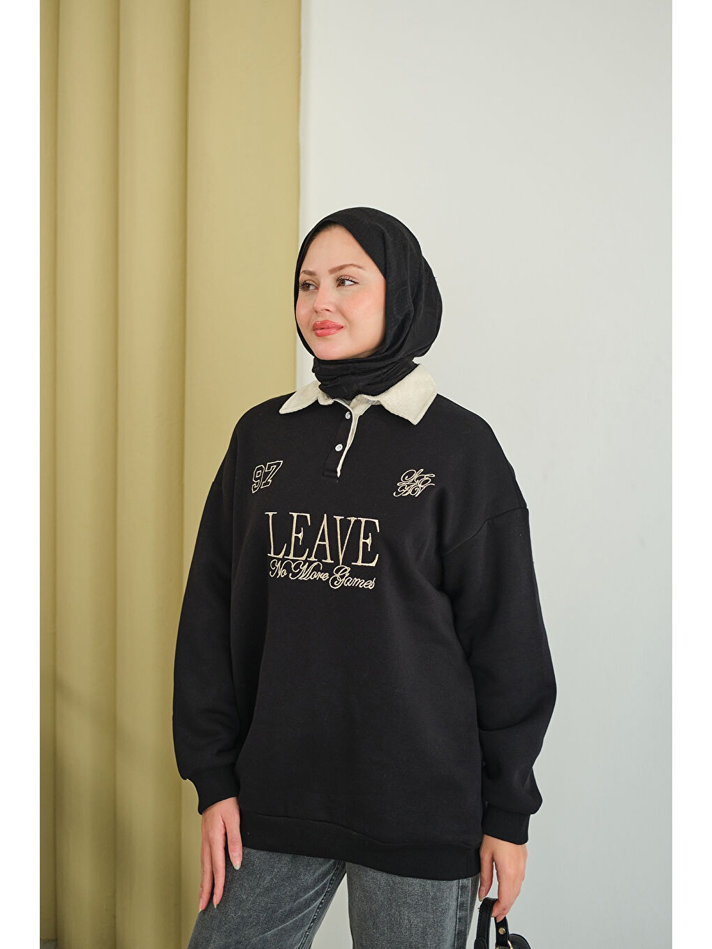 Kadın Gömlek Yaka Yazı Baskılı Sweat Siyah