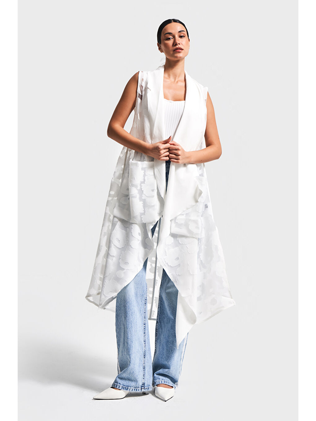 Kadın Beyaz Renk Şefaf Dantel Detaylı Maxi Boy Uzun Tasarım Yelek-1