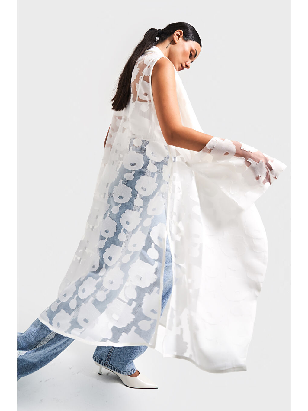 Kadın Beyaz Renk Şefaf Dantel Detaylı Maxi Boy Uzun Tasarım Yelek-2