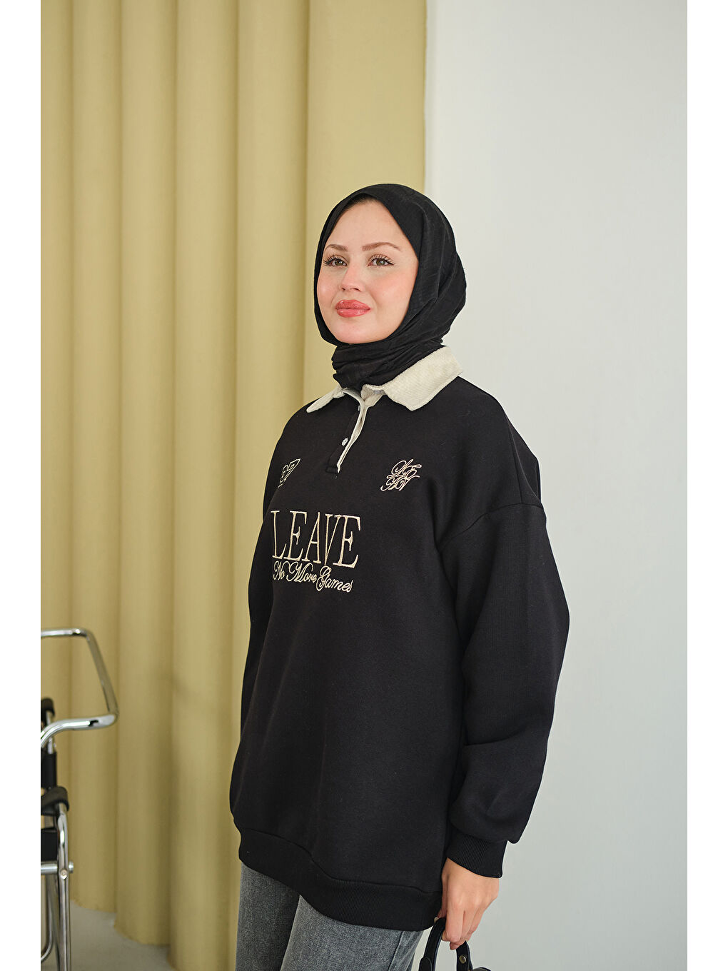 Kadın Gömlek Yaka Yazı Baskılı Sweat Siyah-1