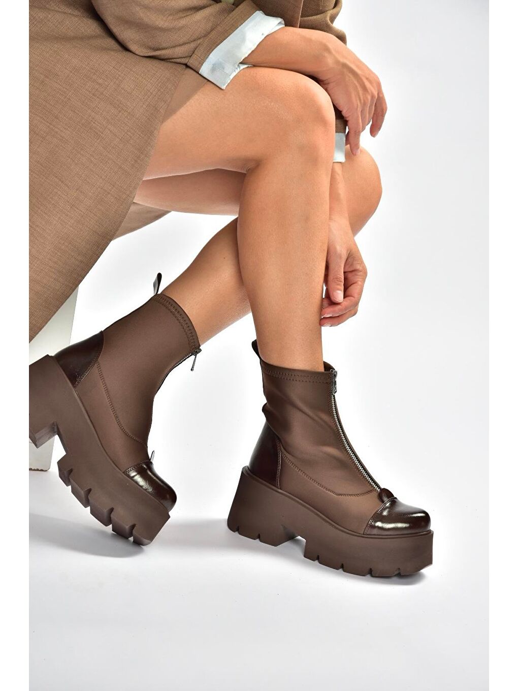 Kahverengi Kadın Bot V820008604-1