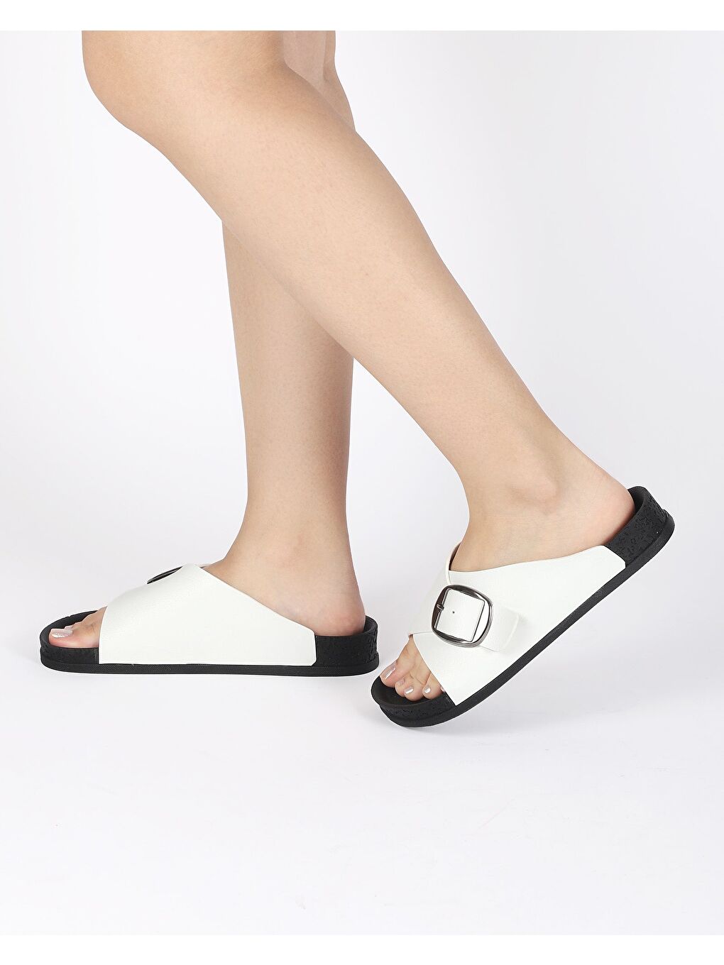 Beyaz Kadın Yazlık Tokalı Terlik - KAIRO-2