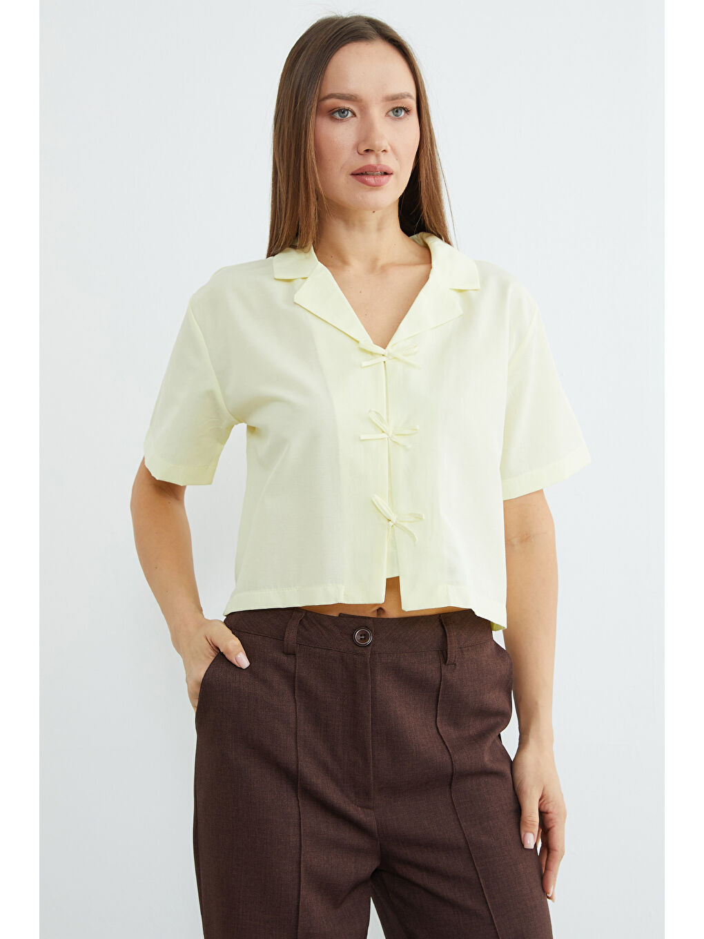 Sarı Fiyonklu Düğmeli Crop Gömlek-2