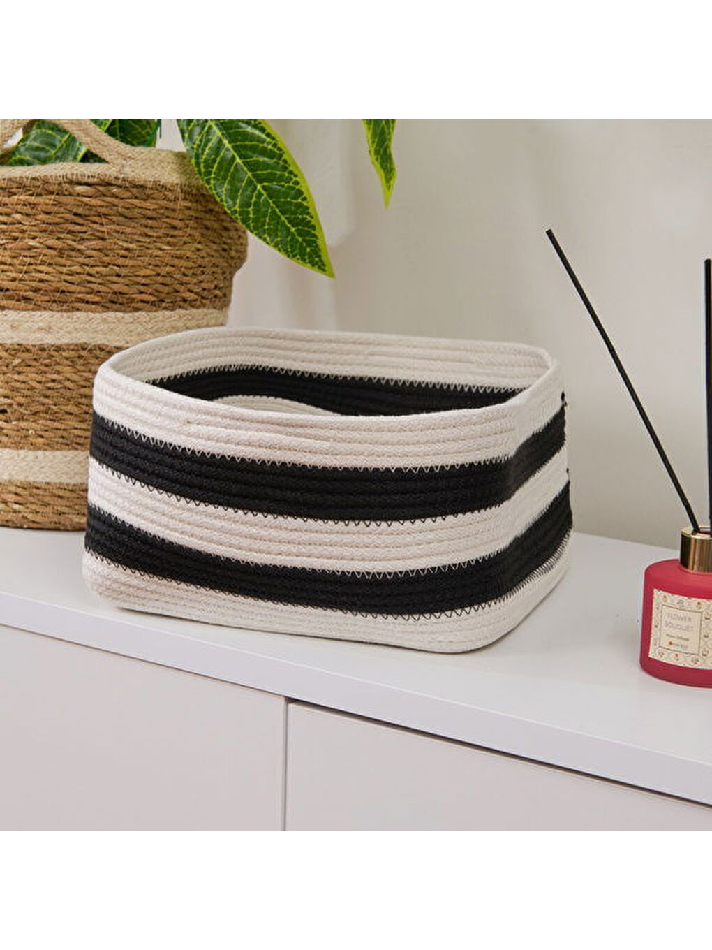 Elegant Curves Büyük Dekoratif Sepet - Siyah / Beyaz - 25x25x12 cm