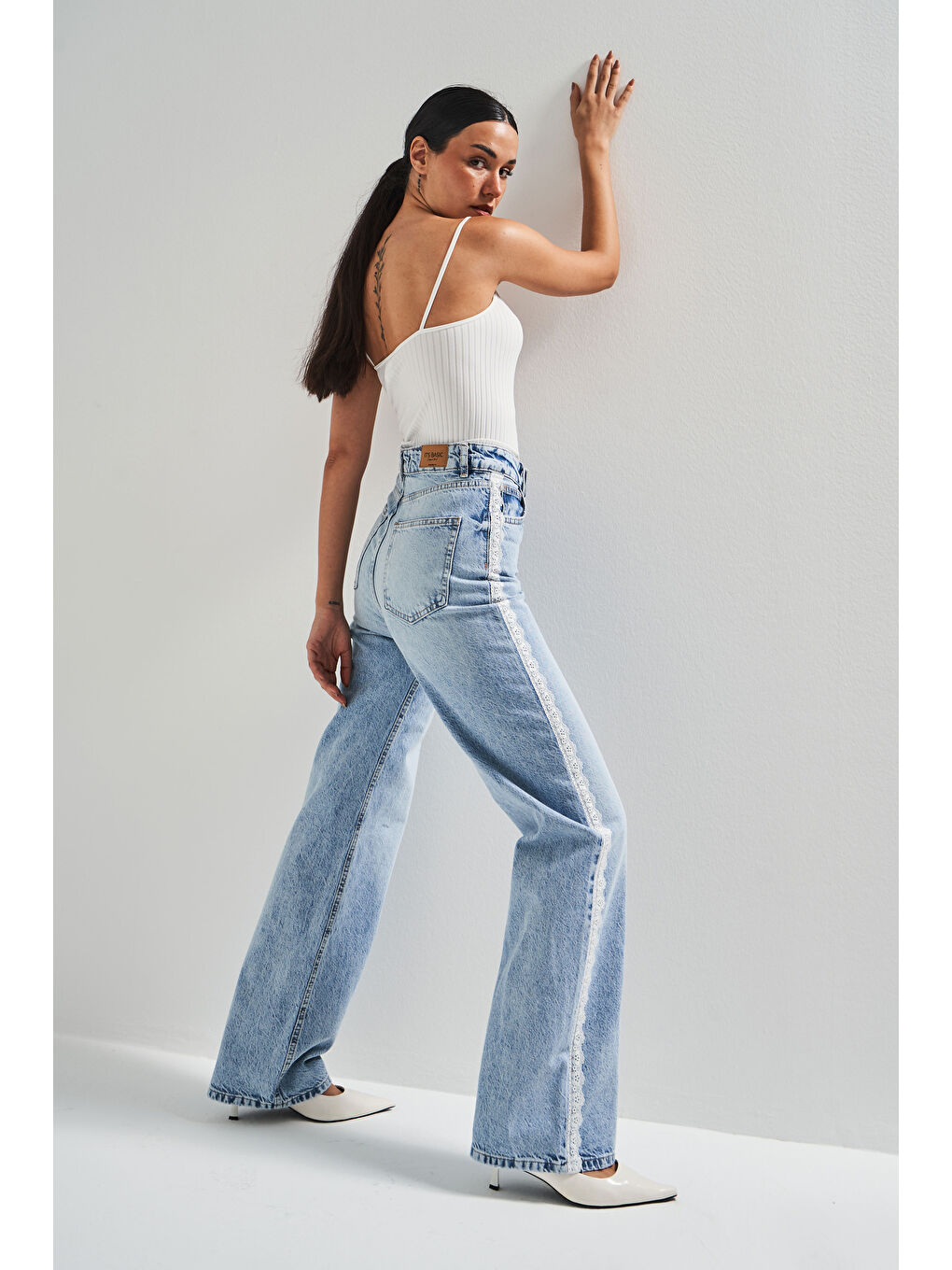 Mavi Kadın Ice Renk Doris D1-4S5-3 Straight Fit Yüksek Bel Dantel Şeritli Tasarım %100 Pamuk Denim Jean-1