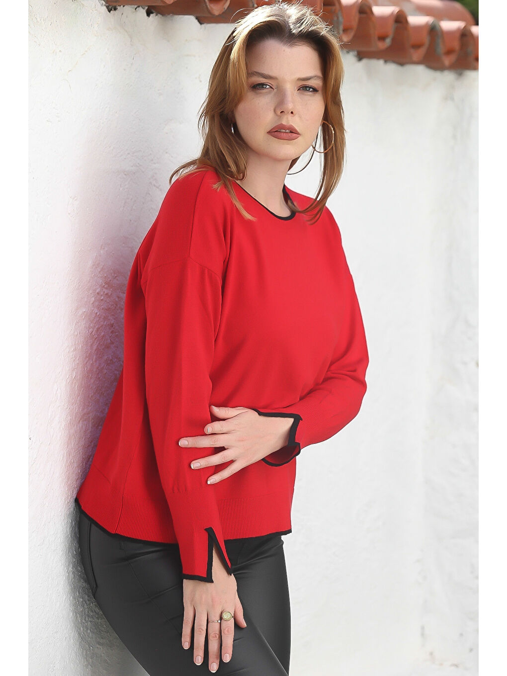 Kırmızı Yuvarlak Yaka Uzun Kol Arkası Düğmeli Casual Triko Kazak 65 65-5