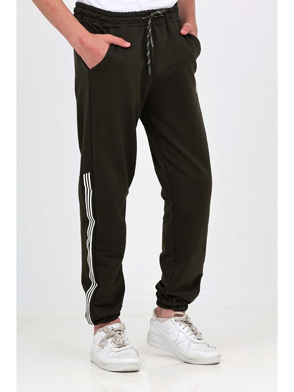 Gri Erkek Çocuk Üç Şeritli Eşofman Alt-4