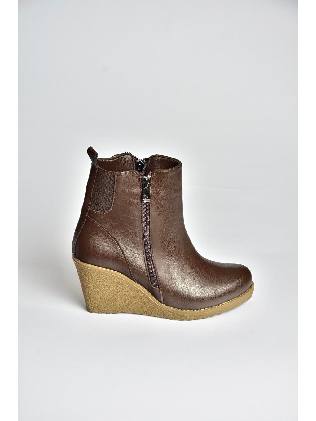 Kahverengi Kadın Bot V361196809-4