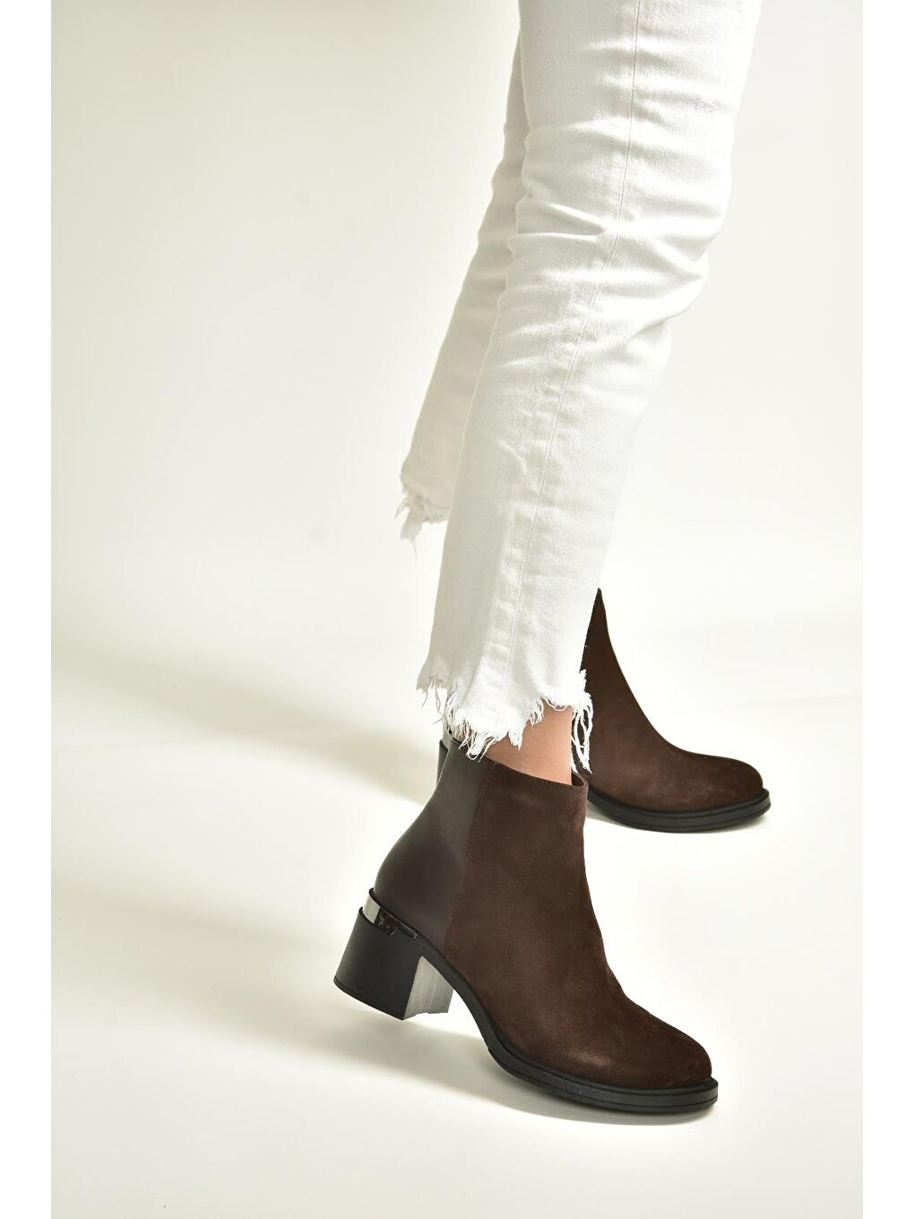 Kahverengi Kadın Bot V555559502-1