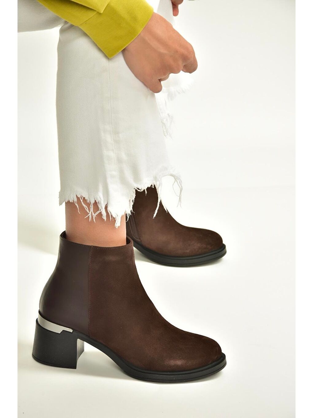 Kahverengi Kadın Bot V555559502-2