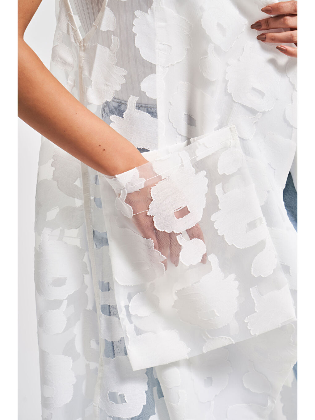 Ekru Kadın Beyaz Renk Şefaf Dantel Detaylı Maxi Boy Uzun Tasarım Yelek-3