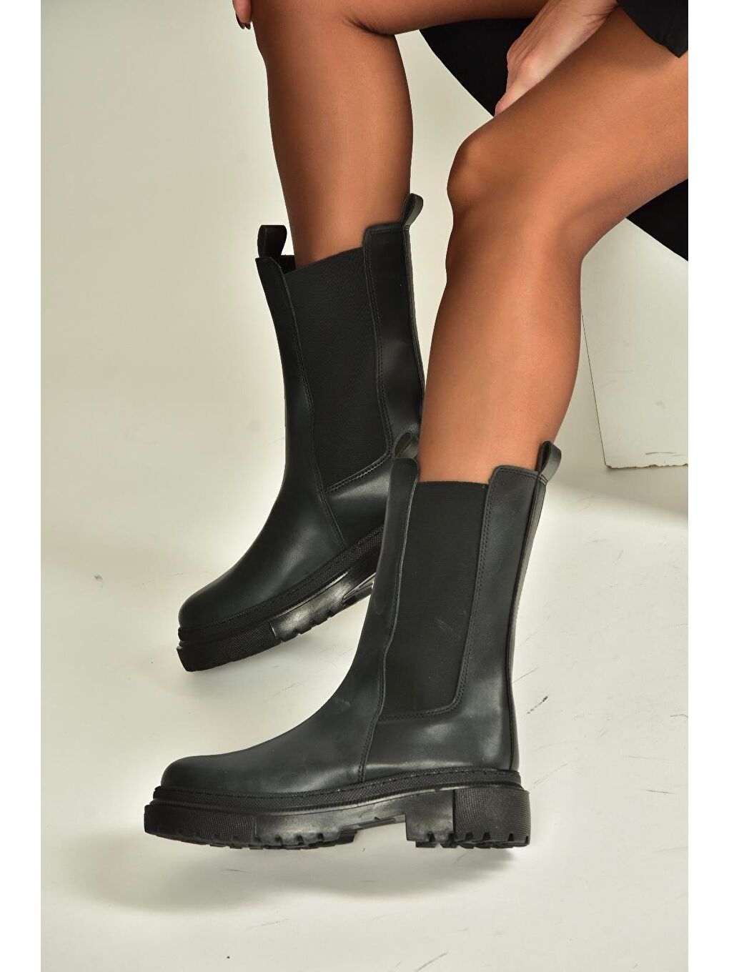 Siyah Kadın Bot V652649009